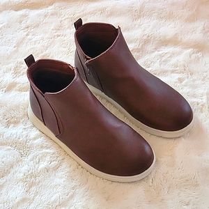 Cat & Jack Boys Boots sz 5